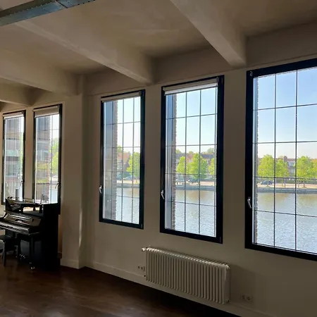 Gorgeous 216 Sqm Industrial Apartment, 10 Min Away From The * Χάαρλεμ