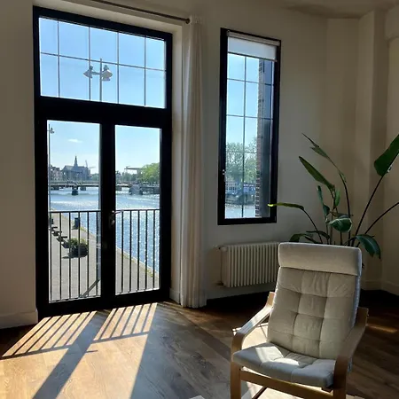 Gorgeous 216 Sqm Industrial Apartment, 10 Min Away From The * Χάαρλεμ